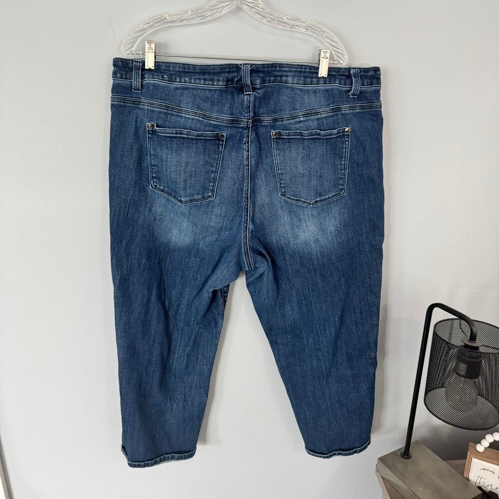 CJ Banks Lightly Distressed Jean Capris Women's Plus Size 22 W Cotton Poly Spand - Picture 2 of 7